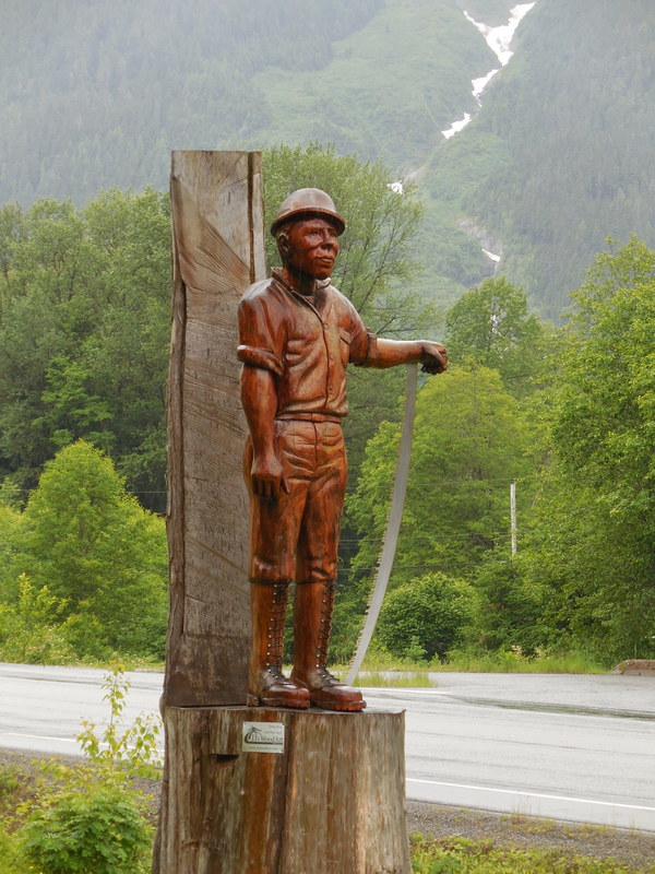 Forset worker monument 1