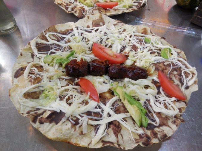 Tlayuda chorizo