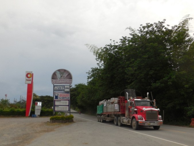 Hotel Botija on the highway 3