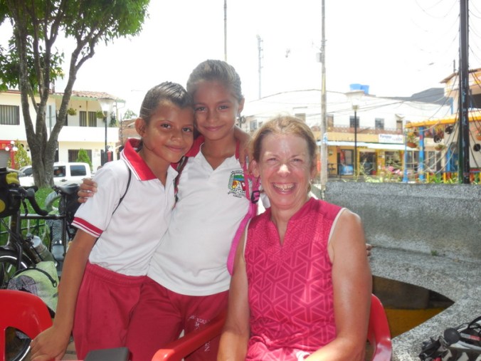 Nancy in the park - crowd grows