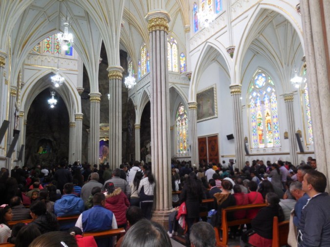 Las Lajas church inside
