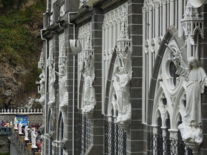 Las Lajas church statues