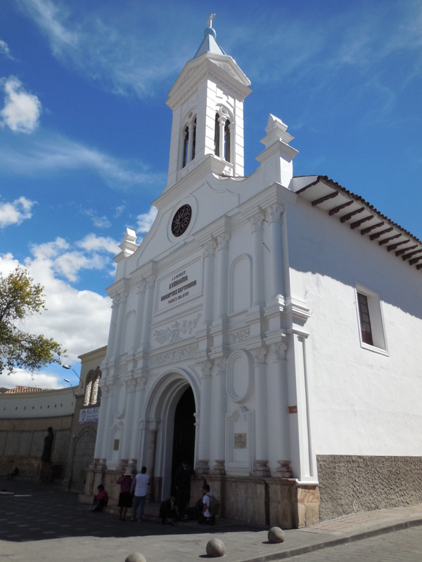 Cuenca church outside 4