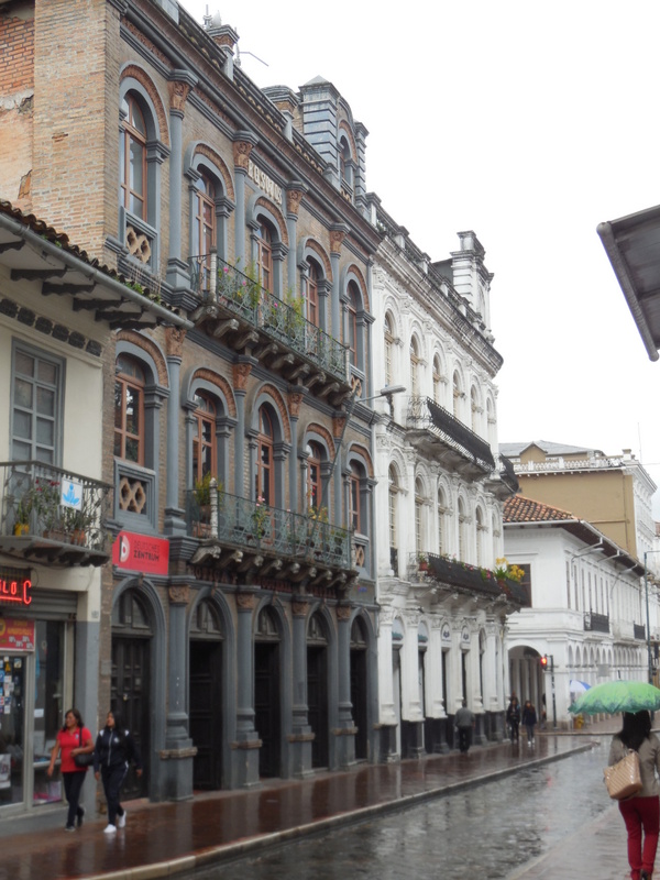 Cuenca coloninal building 4