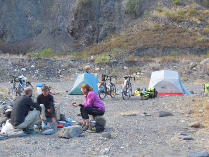 Brekkie by the river
