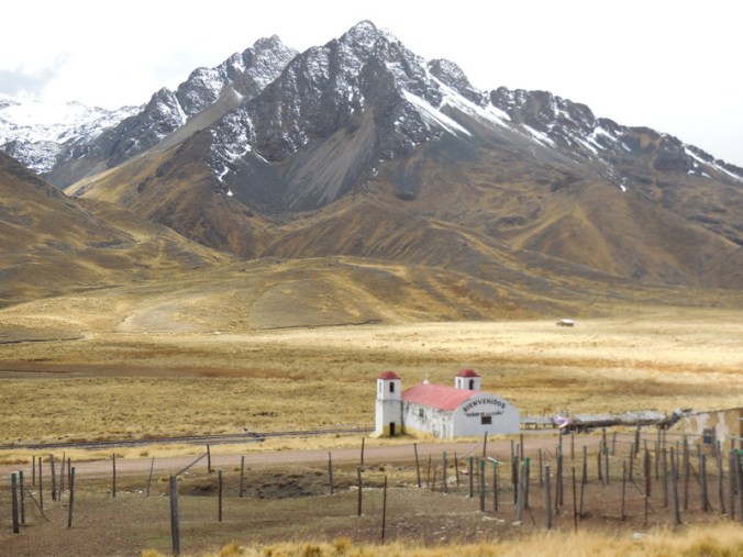 Abra la Raya Pass church