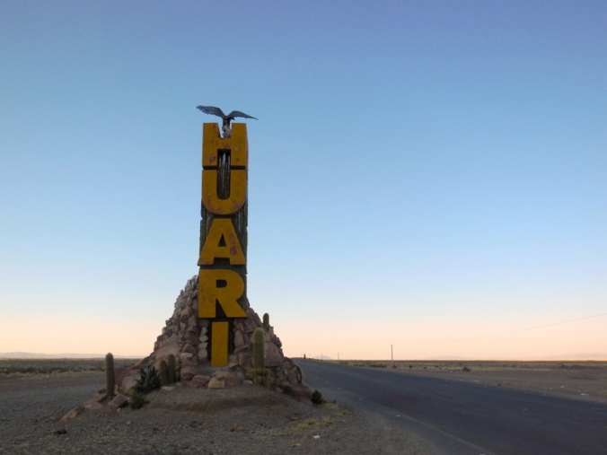 Huari town sign at dawn