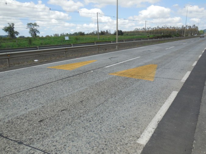 Fog sign - marks on road