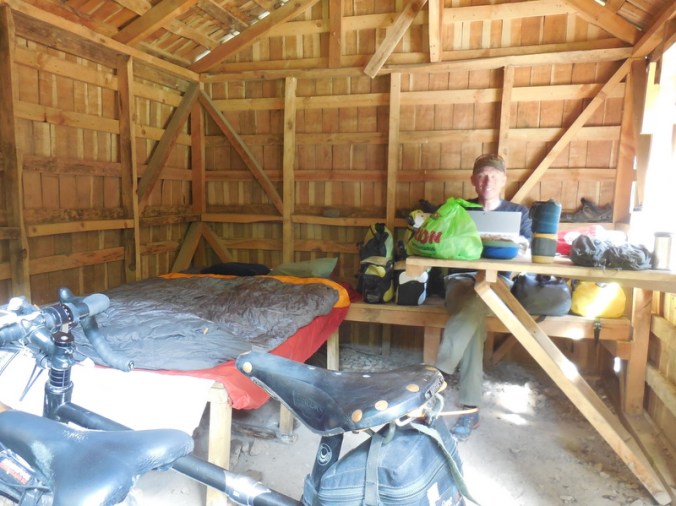 Laguna Chiguay camping hut 2 (2)