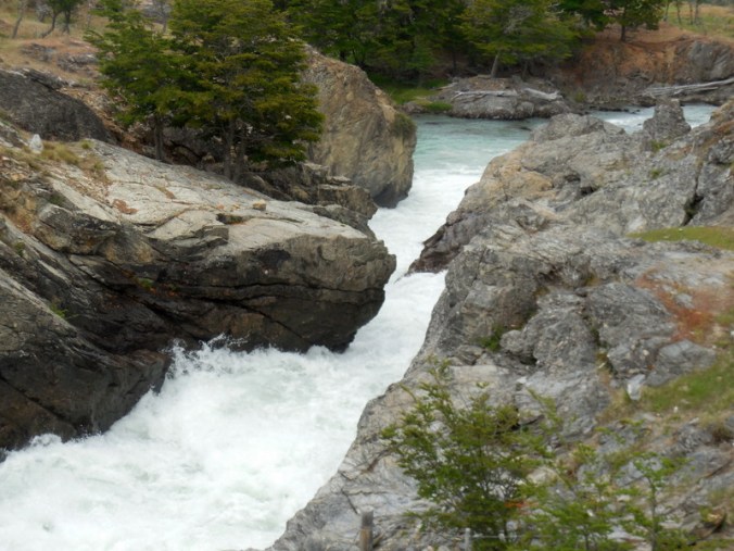 Laguna Esmeralda outflow 1