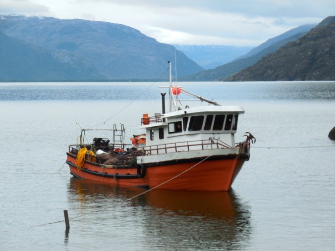 Puerto Yungay trawler