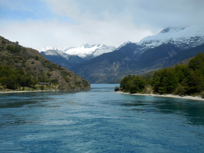 River leaving Lago General Carrera 1