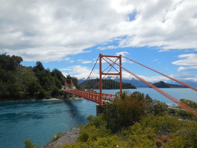 River leaving Lago General Carrera 2