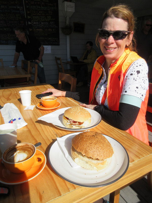 Luncj - jumbo E&B rolls